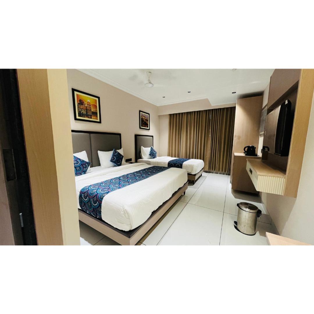 Hotel Royal Town Ahmedabad Exterior photo