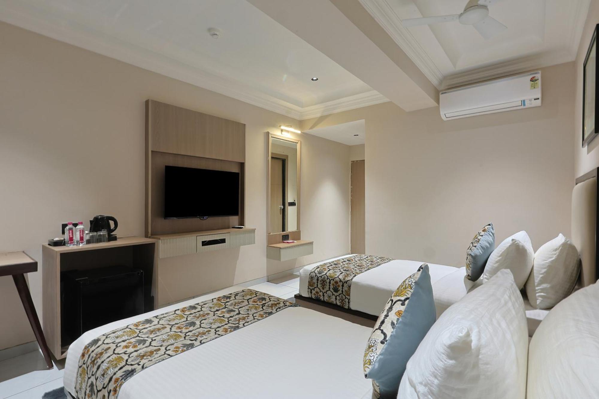 Hotel Royal Town Ahmedabad Exterior photo