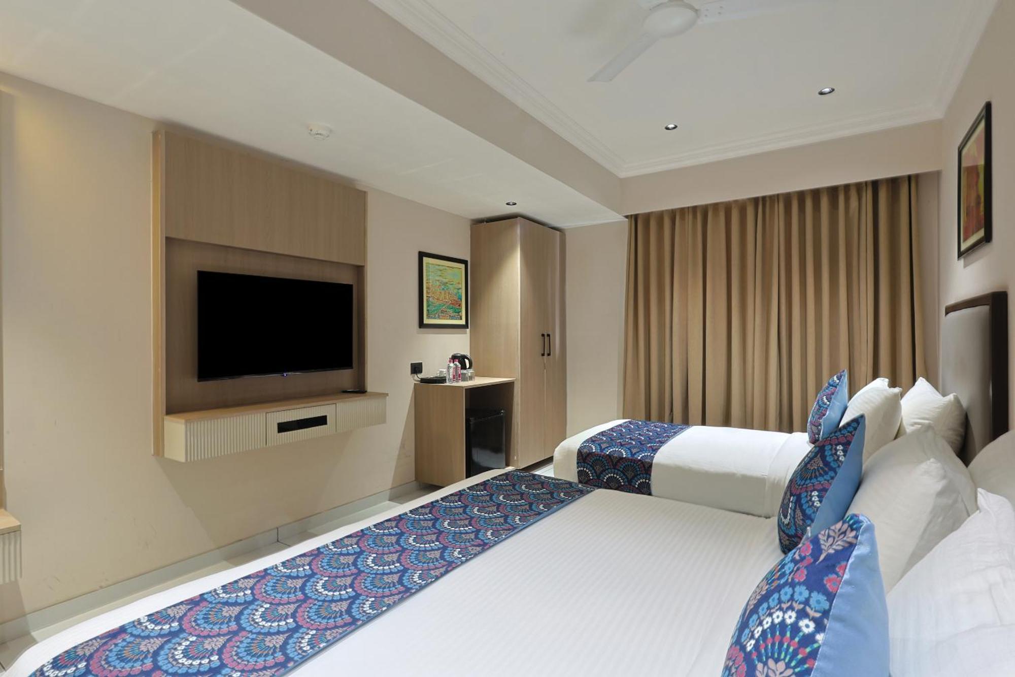 Hotel Royal Town Ahmedabad Exterior photo