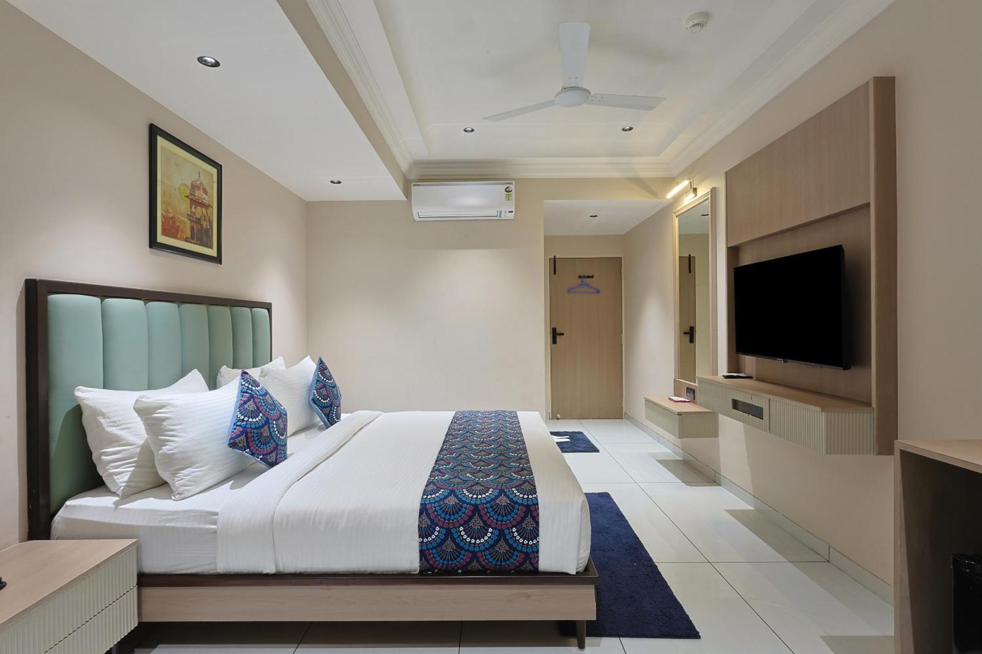 Hotel Royal Town Ahmedabad Exterior photo